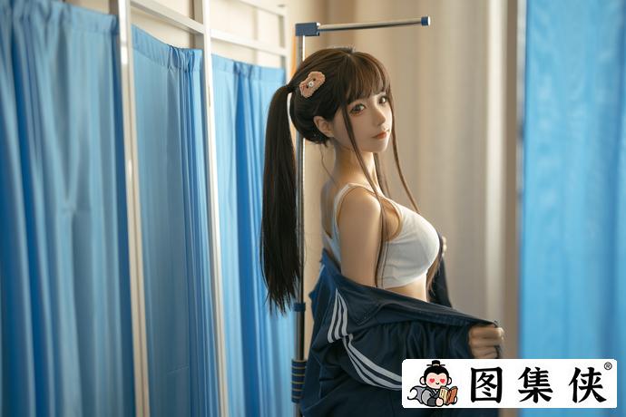 可爱少女蠢沫沫下班后还要检查身体 图集中另一个人是谁