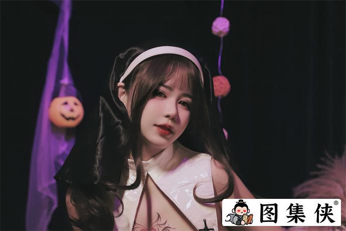 Tina很妖孽呀万圣修女造型太火辣 cos作品全揭秘！