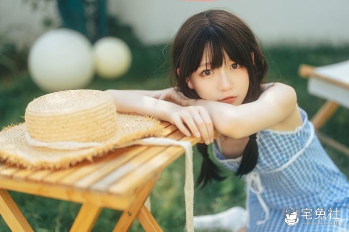 迷之呆梨图片全图中的夏末cos,萌与性感完美碰撞!