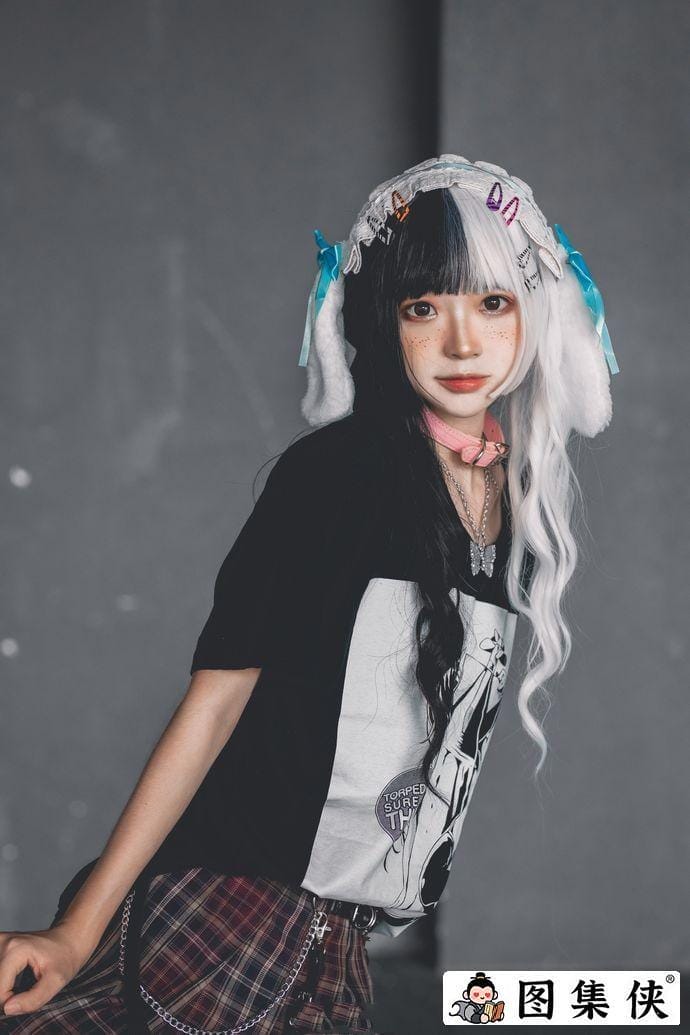 疯猫ss化身猫系精灵全网图!雀斑少女黑白双色假发造型太撩人了~ 疯猫ss化身猫系精灵全网图!雀斑少女黑白双色假发造型太撩人了~